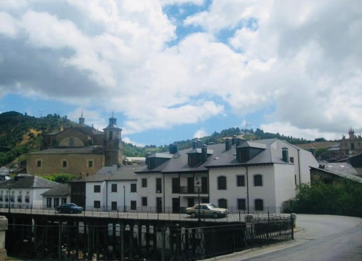 Hotel & Restaurante El Casino Villafranca Del Bierzo Exterior photo